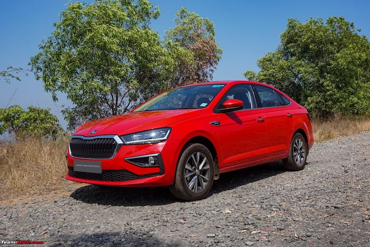 ਸਕੋਡਾ ਸਲਾਵੀਆ ਦੇ ਟਾਪ-ਐਂਡ ਵੇਰੀਐਂਟ ਦੇ ਮੋਂਟੇ ਕਾਰਲੋ ਐਡੀਸ਼ਨ ਨੂੰ ਕਈ ਕਾਸਮੈਟਿਕ ਬਦਲਾਅ ਨਾਲ ਲਿਆਂਦਾ ਗਿਆ ਹੈ। ਇਸ ਕਾਰ ਦੀ ਲੁੱਕ ਨੂੰ ਹੋਰ ਵੀ ਸਪੋਰਟੀ ਬਣਾਇਆ ਗਿਆ ਹੈ।