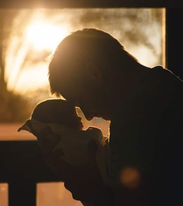 सुप्रीम कोर्ट ने कहा कि पिता को कस्टडी का अधिकार है या नहीं, यह मामला अदालत के जरिए तय किया जाना है, लेकिन निश्चित रूप से, यह मानते हुए भी कि वह कस्टडी का हकदार नहीं है. इस स्तर पर, वह बच्ची से मिलने का हकदार है.