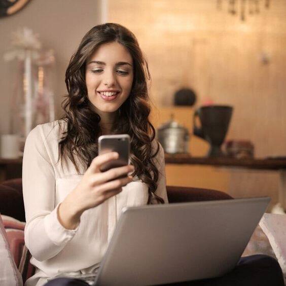 आपल्या फोनमध्ये असणारे फोकस मोड ऑन करून आपल्याला ज्यात अधिक वेळ जातो असे ॲप बंद करता येतात. यातूनही आपला स्क्रीन टाईम कमी होण्यास मदत होते.