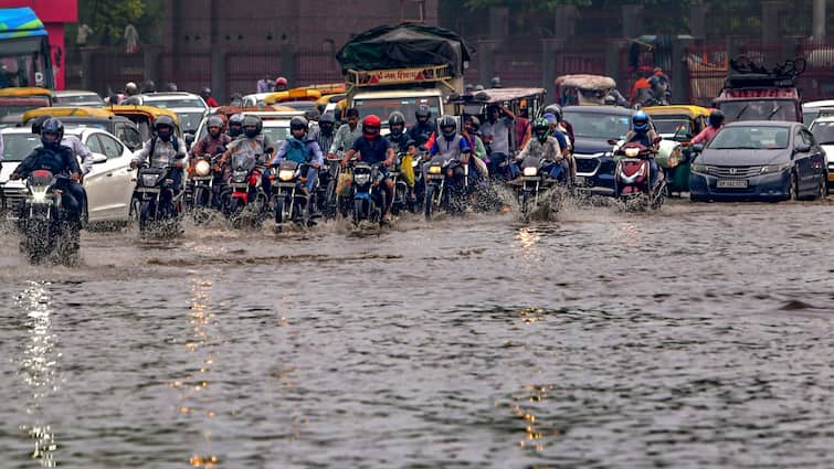 weather tomorrow 8 september heavy rain in maharashtra andhra pradesh imd forecast delhi rajasthan Weather Forecast: यूपी, एमपी से राजस्थान-गुजरात तक बारिश बनेगी आफत, IMD ने जारी किया अलर्ट