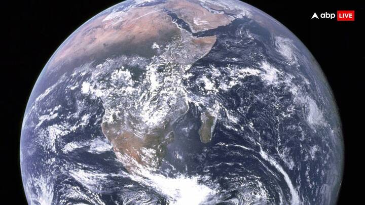 सर्वात अचूक अंदाज 20 व्या शतकाच्या सुरूवातीस केला गेला. जेव्हा क्लेअर पॅटरसननं आकाशातून पडलेल्या उल्कापिंडांची तपासणी करण्यासाठी रेडिओमेट्रिक डेटिंगचा वापर केला. तेव्हा पृथ्वीचं वय 450 दशलक्ष वर्ष असल्याचा अंदाज लावला गेला.