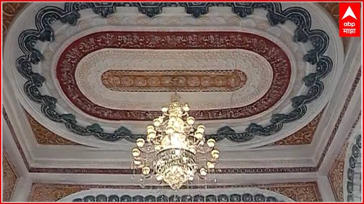 मंदिराची प्रतिकृती फायबरमध्ये उभारण्यात येत असून गेल्या अनेक दिवसांपासून सुरु होते.