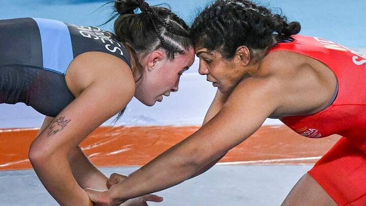 साक्षी ने बजरंग और विनेश के कांग्रेस जॉइन करने के बाद कहा कि मेरे पास भी ऑफर था. लेकिन मैं किसी पार्टी के साथ नहीं जुड़ी हूं.