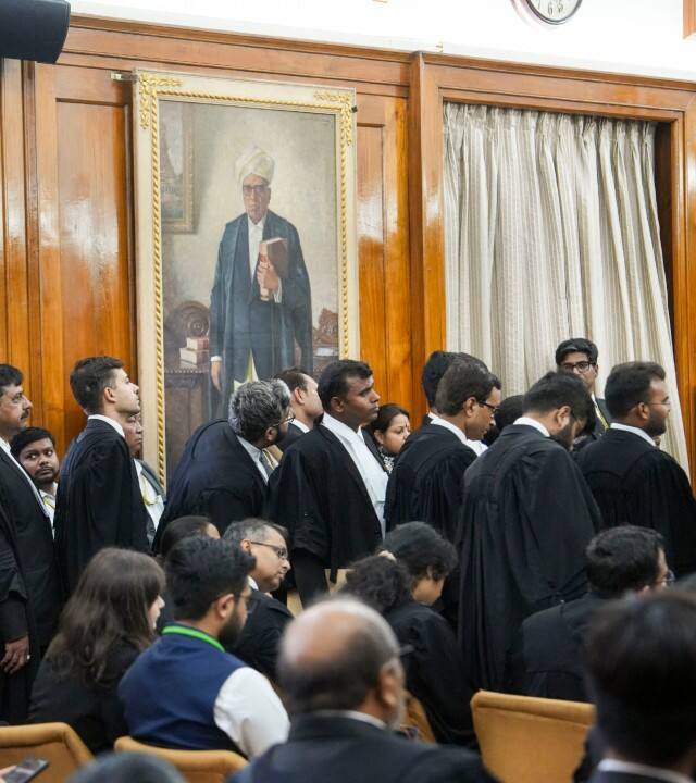 बेंच ने कहा, 'हमारा मानना ​​है कि मामले के सटीक तथ्यों और बच्ची की उम्र को देखते हुए, यह ऐसा मामला नहीं है, जिसमें भारत के संविधान के अनुच्छेद 226 के तहत याचिका दायर कर बच्चे की कस्टडी में बाधा पहुंचाई जा सके.'