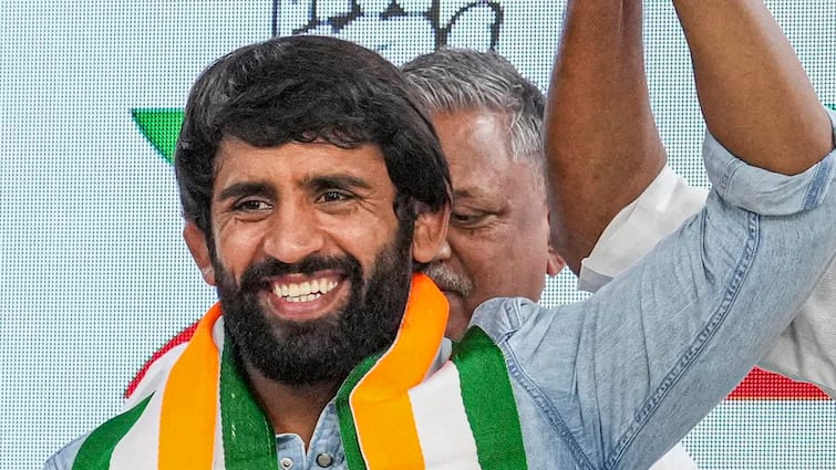 Bajrang Punia Receives Death Threat After Joining Congress Lodges Complaint Threatening Message WhatsApp Haryana Election 2024 Bajrang Punia Receives Threat Message On WhatsApp: ‘Leave Congress Or It Won't Be Good For You’