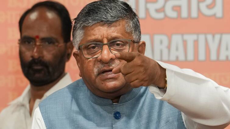 Ravi Shankar Prasad attacked Congress on Jammu Kashmir leader Omar Abdullah statement on Afzal Guru Omar Abdullah Row: 'आज उस पर...', अफजल गुरु को लेकर उमर अब्दुल्ला के बयान पर रविशंकर प्रसाद ने कांग्रेस को लपेटा