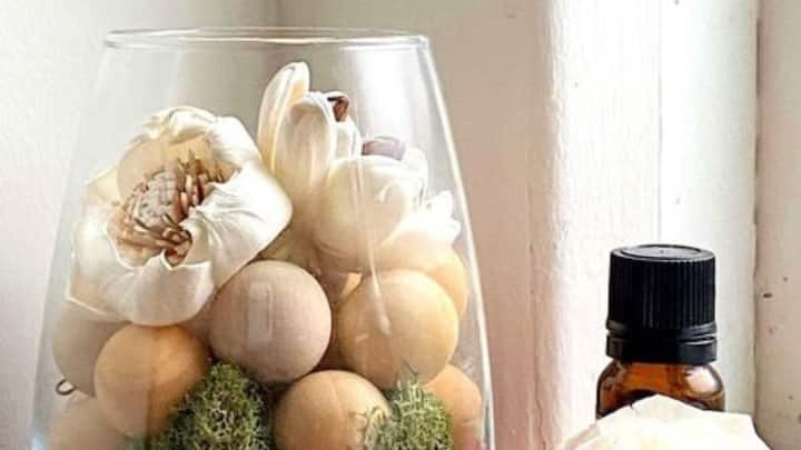 1. Wooden Balls With Essential Oils: Wooden balls made of cedarwood or sandalwood, which are absorbent in nature, work as effective bases for carrying the essential oils. You can directly put one of your best anti-sleeplessness oils such as sleep inducing lavender or chamomile oil on the wooden balls, this can also be sandalwood oil, and use the same for placing them around your bed. As the oils get absorbed and evaporated, calming scents will be released which will help to relax the individual and make it easier for him/her to get to sleep. Most of these wooden balls are reusable, making them cost-effective and environmentally friendly. (Image Source: Pinterest/jenrizzo)