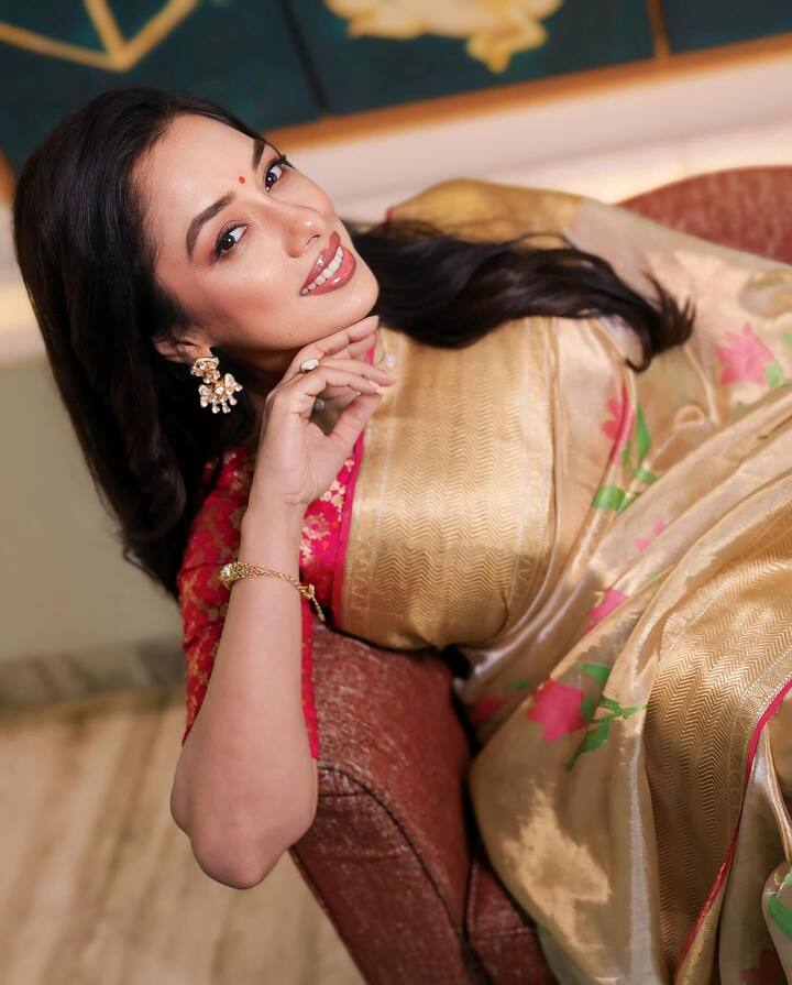 इस शो के जरिए रुपाली सिर्फ नाम ही नहीं कमा रही बल्कि मोटी कमाई भी कर रही हैं. रिपोर्ट्स के अनुसार रुपाली अब एक एपिसोड के लिए तीन लाख रुपए की भारी भरकम फीस चार्ज करती हैं.