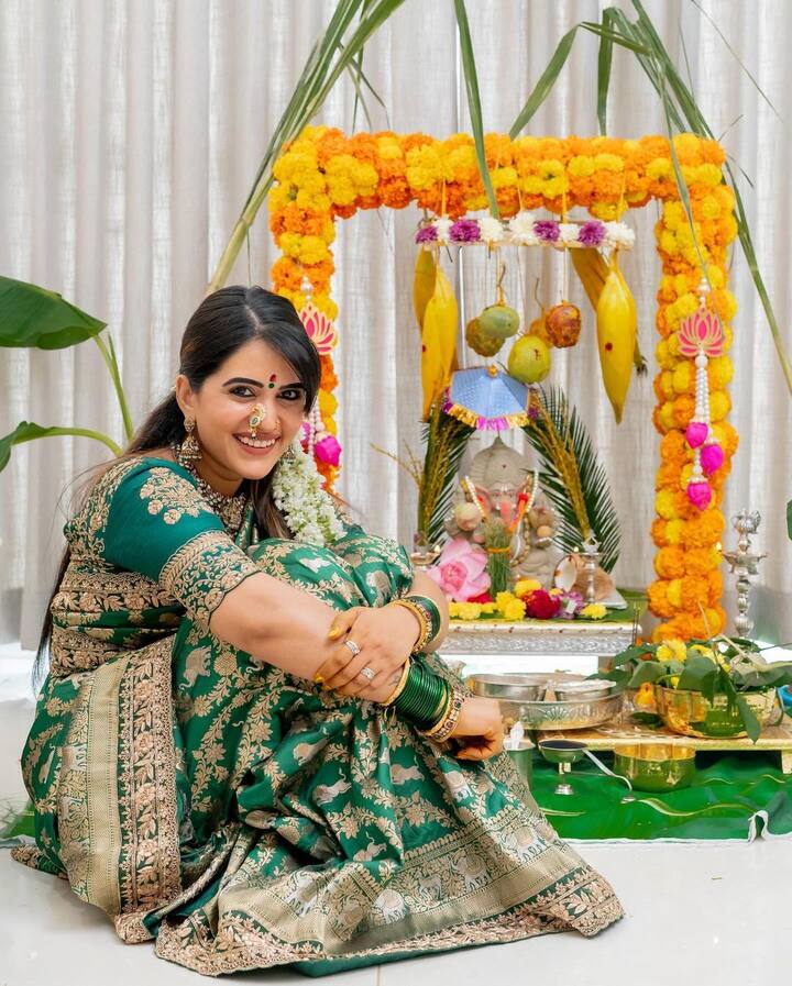 యాంకర్ స్రవంతి చోకరపు తన లేటెస్ట్ ఫోటోలను ఇన్​స్టాలో షేర్ చేసింది. వినాయక చవితి 2024 పూజను గ్రాండ్​గా సెలబ్రేట్ చేసుకుని వాటికి సంబంధించిన ఫోటోలు ఇన్​స్టాలో షేర్ చేసింది.(Images Source : Instagram/Sravanthi Chokarapu)