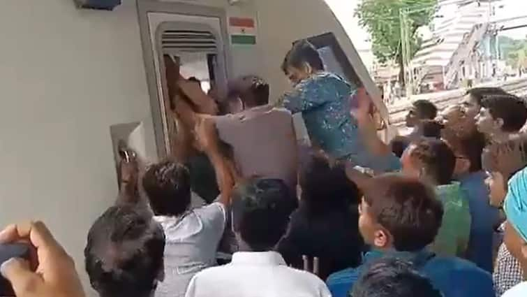 Vande Bharat Express Loco Pilot Viral Video Threw Fists Over Running Train Viral Video Claims Loco Pilots Threw Fists Over Running Agra-Udaipur Vande Bharat Train: Watch