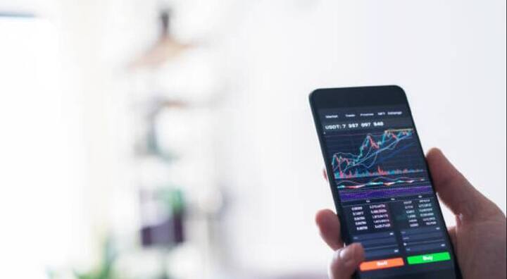 Stocks to BUY: शेअर बाजारात गुंतवणूक करणाऱ्यांना सध्या पोझिशनल ट्रेड करण्याचा सल्ला दिला जात आहे. कॅनरा बँक सिक्योरिटीज या ब्रोकरेज फर्मने पोझिशनल ट्रेडसाठी काही स्टॉक्स सूचवले आहेत. आगामी 6-8 आठवड्यांसाठी 3 सर्वोत्तम शेअर्स सूचवले आहेत. या सर्व स्टॉक्सचा स्टॉपलॉस, टार्गेट काय असावे हे जाणून घेऊ या.