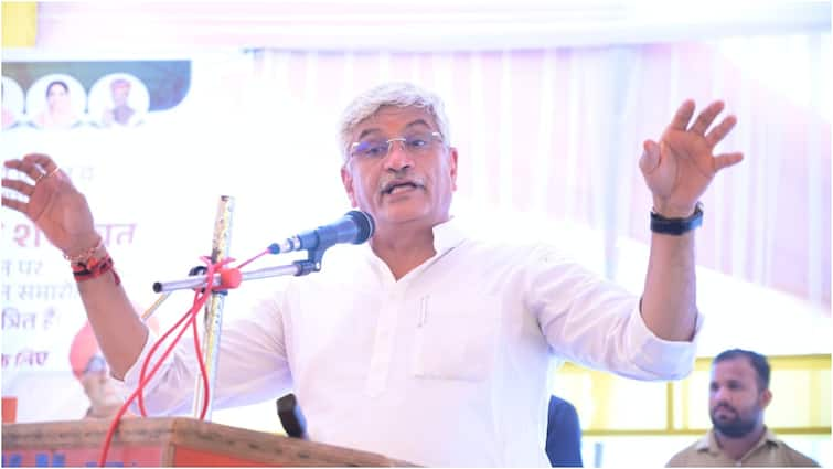 Union Minister gajendra singh shekhawat slammed jaisalmer collector in Rajasthan know reason watch video Watch: पीने के पानी से खेती की मिली शिकायत, केंद्रीय मंत्री गजेंद्र सिंह शेखावत ने कलेक्टर की लगाई क्लास