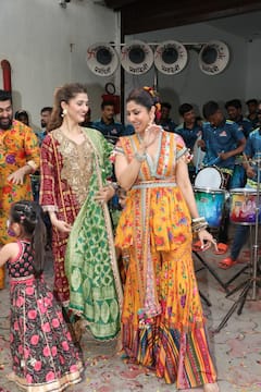 Shilpa Shetty - Ganesh Visarjan 2024: డ్రమ్స్ కొట్టి, అమ్మాయితో డ్యాన్స్ చేసి... గణేష్ నిమజ్జనంలో శిల్పా శెట్టి ధూమ్ ధామ్ సందడి