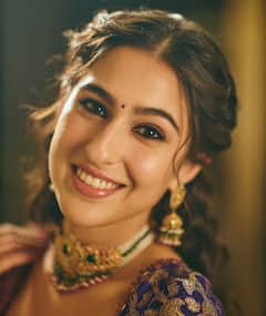 Sara Ali Khan : ట్రెడీషనల్​ లుక్​లో సారా ఎంత అందంగా ఉందో చూశారా? పటౌడీ అమ్మాయంటే ఆ మాత్రం ఉంటాది మరి