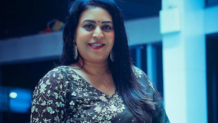 బిగ్బాస్ హౌజ్లో ఈమెకు రోజుకు 21,428 రెమ్యూనిరేషన్ కాగా.. వారానికి 1,49,996 అంటే వారానికి లక్షా యాభైవేలు ఈమెకు రెమ్యూనిరేషన్ ఇచ్చినట్లు తెలుస్తోంది. (Image Source : Starmaa/Instagram)