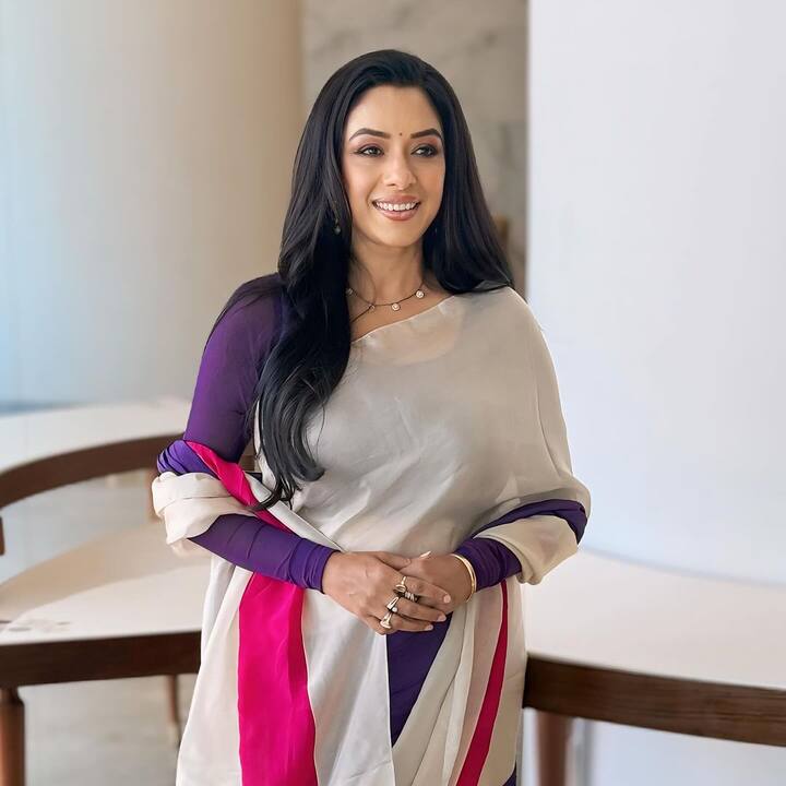 लेकिन आज रुपाली गांगुली टीवी इंडस्ट्री पर राज कर रही हैं. उनका शो ‘अनुपमा’ टीआरपी लिस्ट में अक्सर पहले नंबर पर ही आता है.