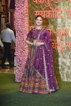 Ganesh Chaturthi: એન્ટિલિયામાં ગણેશ ચતુર્થીની ઉજવણીમાં બોલિવૂડ સ્ટાર્સનો જમાવડો, કરિના,માધુરી અને સલમાને પાડ્યો વટ