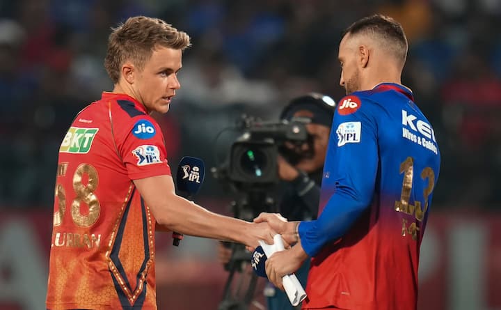 IPL 2025: आईपीएल 2025 में कई बदलाव देखने को मिल सकते हैं. खेल के नियमों से लेकर खिलाड़ियों तक कई चीजें बदली जा सकती हैं. तीन कप्तान ऐसे भी हैं जिनसे कप्तानी छीनी जा सकती है.