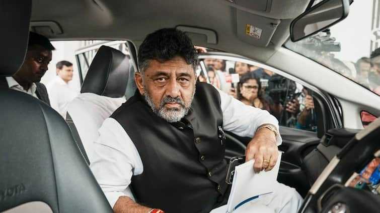 Karnataka Deputy CM Shivakumar warns officials of action if potholes not filled within deadline Karnataka: Shivakumar Warns Of 'Merciless Action' If Potholes Not Filled In Bengaluru In 15 Days