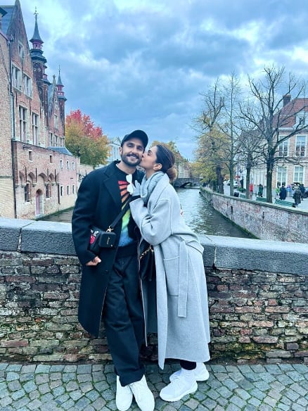 7 सितंबर को दीपिका पादुकोण को मुंबई के सर एचएन रिलायंस फाउंडेशन हॉस्पिटल में एडमिट किया गया था. अब अगले ही दिन एक्ट्रेस ने बेबी गर्ल का वेलकम किया है.