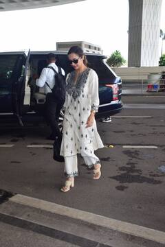 Malaika Arora Photos: सूट पहनकर एयरपोर्ट पर पहुंचीं मलाइका अरोड़ा, तस्वीरें देख फैंस ने हारा दिल, बोले - ‘सो एलीगेंट’