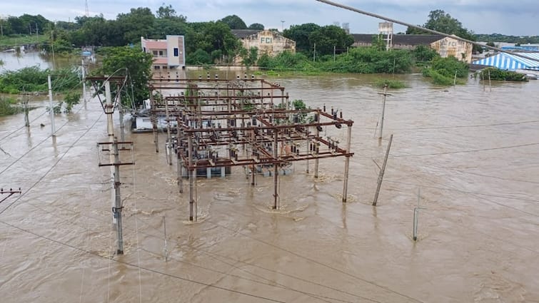 Khammam Municipal commissioner issues Red alert to munneru river catchment area people Munneru River: డేంజర్‌లో మున్నేరు! సమీప ప్రజలకు రెడ్ అలర్ట్ - వెంటనే ఖాళీ చేయాలని ఆదేశాలు