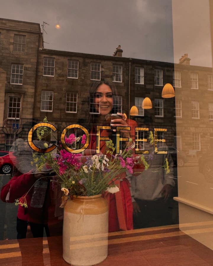 సీతారామం హిట్ తర్వాత హాయ్ నాన్నతో మరో సక్సెస్ అందుకుంది. ఆ మూవీలో మృణాల్ నటనకు ఫుల్ మార్కులు పడ్డాయి. ఆ తర్వాత విజయ్ దేవరకొండతో కలసి నటించిన ది ఫ్యామిలీ మ్యాన్ మూవీ ఆశించిన స్థాయిలో సక్సెస్ కాలేదు..