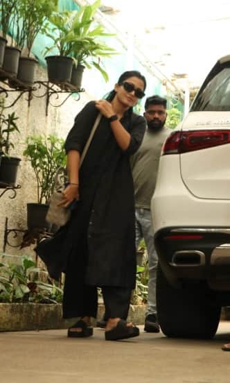 પુષ્પા ગર્લ રશ્મિકા મંદાના સુપર માર્કેટમાં થઇ સ્પૉટ