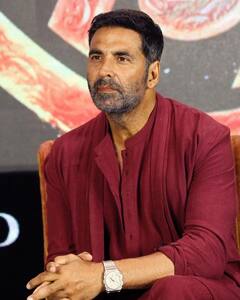 जब ट्रेन में असली डाकुओं से हुआ था बॉलीवुड के 'खिलाड़ी' का सामना, फिर एक्टर ने जो किया जानकर नहीं होगा यकीन