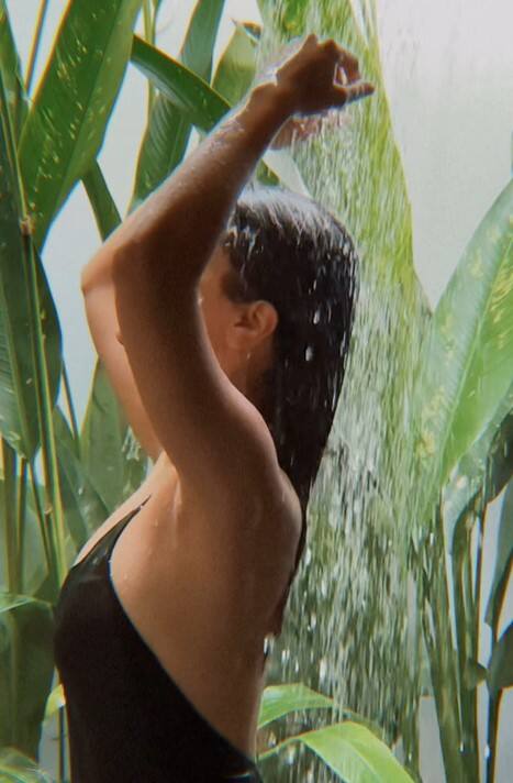 ਮਸ਼ਹੂਰ ਅਦਾਕਾਰਾ ਦਾ ਨਹਾਉਂਦੇ ਹੋਏ ਵੀਡੀਓ ਲੀਕ! ਮੱਚਿਆ ਹੰਗਾਮਾ