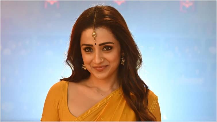 Thalapathy vijay and Ajith movie heroine evergreen actress trisha net worth Trisha Net Worth: 40 வயதில் தளபதியுடன் ஐட்டம் டான்ஸ்; அஜித்துக்கு ஜோடி! பல கோடி சம்பளம் வாங்கும் த்ரிஷாவின் சொத்து மதிப்பு எவ்வளவு?