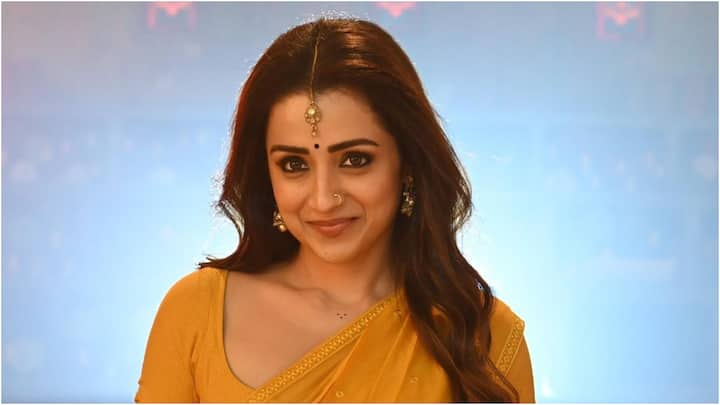 Trisha Krishnan: విజయ్ 'ది గోట్' సినిమాలో త్రిష స్పెషల్ సాంగ్ చేశారు. అందులో పసుపు రంగు చీరలో సందడి చేశారు. సినిమా విడుదల ముందు వరకు ఆ స్టిల్స్ బయటకు రాలేదు. ఇప్పుడు కాస్ట్యూమ్ డిజైనర్ షేర్ చేశారు.