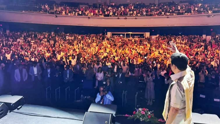 Chief Minister Stalin's speech among the Tamils ​​in Chicago by wearing dhoti CM Stalin USA: வேட்டி சட்டையில் அதகளம் செய்யும் முதலமைச்சர் ஸ்டாலின் - சிகாகோவில் தமிழ் உடன்பிறப்புகளுடன்!