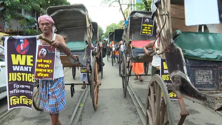 বলার অপেক্ষা রাখে না, এমন দৃশ্য আগে কখনও দেখেনি এশহর। আর জি করে চিকিৎসককে ধর্ষণ-খুনের ঘটনায় প্রতিবাদের বহর ক্রমশই বেড়ে চলেছে।