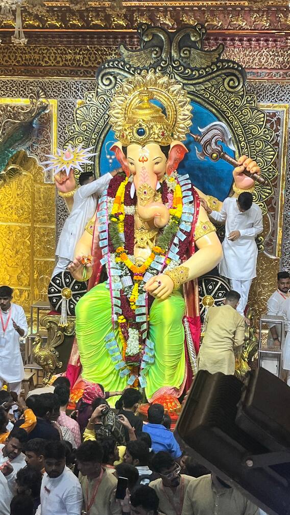 लालबागच्या राजाची दानपेटी उघडली!