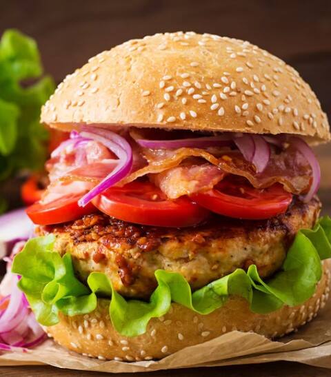 Burger ਦੇ ਪਿੱਛੇ ਪਿਆ ਕਲੇਸ਼, ਚੱਲੀਆਂ ਗੋਲੀਆਂ, ਇੱਕ ਨੌਜਵਾਨ ਗੰਭੀਰ ਜ਼ਖਮੀ, ਜਾਣੋ ਵਜ੍ਹਾ