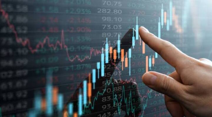 Deepak Nitrite ही रसायन क्षेत्रातील दिग्गज कंपनी आहे. आगामी 3-4 आठवड्यांसाठी या कंपनीत गुंतवणूक करता येईल, असे कॅनरा बँक सिक्योरिटीजने सूचवले आहे. या शेअरमध्ये गुंतवणूक करायची असेल तर 2805 रुपयांचा स्टॉपलॉस असायला हवा. तसेच पहिले टार्गेट हे 3150 रुपये तर दुसरे टार्गेट 3300 रुपये असावे, असे कॅनरा बँक सिक्योरिटीजने म्हटले आहे.