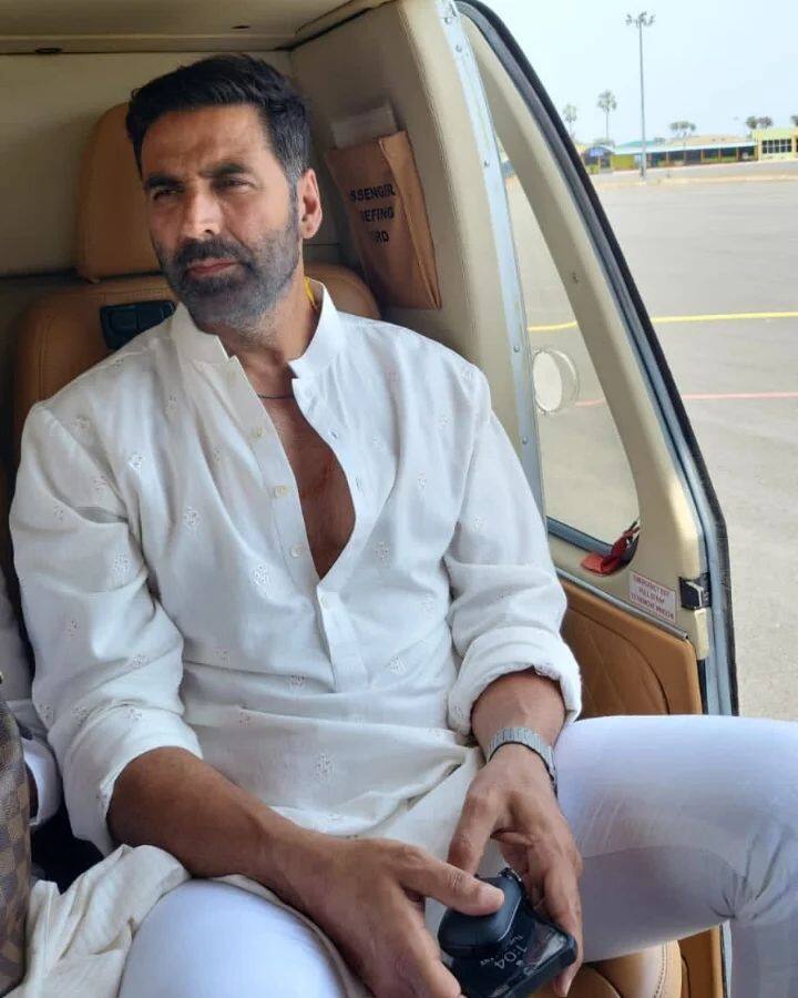 दरअसल ये किस्सा उस वक्त है. जब एक्टर अपने करियर के शुरुआती दौर में थे. ऐसे में वो एक दिन मुंबई से कुछ शॉपिंग करके फ्रंटियर मेल से यात्रा कर रहे थे. तभी उनके साथ ऐसा हादसा हुआ. जो आजतक उनके जहन में बसा हुआ है.