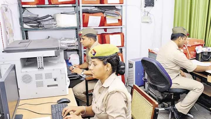 इसके अलावा महिलाएं चाहें तो अपने नजदीकी थाने में जाकर के भी शिकायत दर्ज करवा सकती है. या फिर अपने शहर के साइबर सेल में भी शिकायत दर्ज करवा सकती हैं.