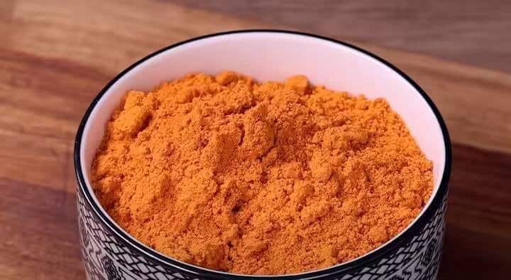 செய்முறை : ஒரு பானில் நிலக்கடலை சேர்த்து 10 நிமிடம் வறுத்து தனியாக எடுத்துக் கொள்ளவும்.