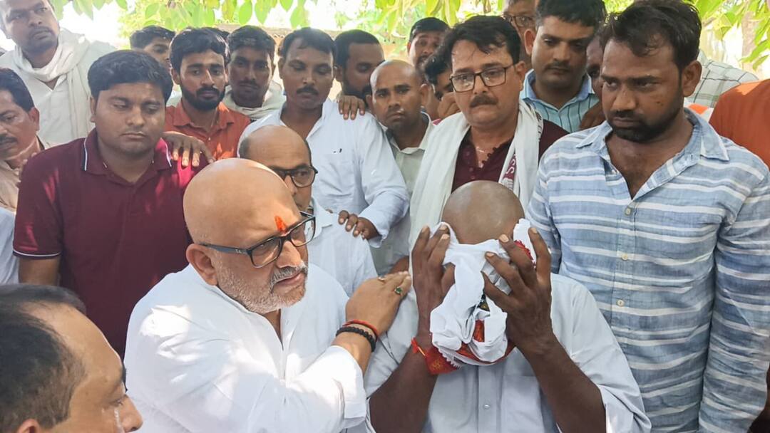 मंगेश यादव के परिजनों से मिले कांग्रेस नेता अजय राय, BJP बोली- 'सपा से सीखा जातिवाद' Congress Leader Ajay Rai Meet Mangesh Yadav Family After Encounter BJP Claim Racism Learn Samajwadi Party मंगेश यादव के परिजनों से मिले कांग्रेस नेता अजय राय, BJP बोली- 'सपा से सीखा जातिवाद'