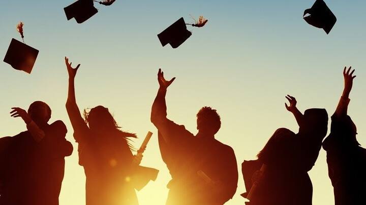 मूलांक 3 असलेले लोक उच्च शिक्षण घेतात. हे लोक खूप अभ्यासू असतात, वाचन आणि लेखनात ते खूप हुशार असतात.