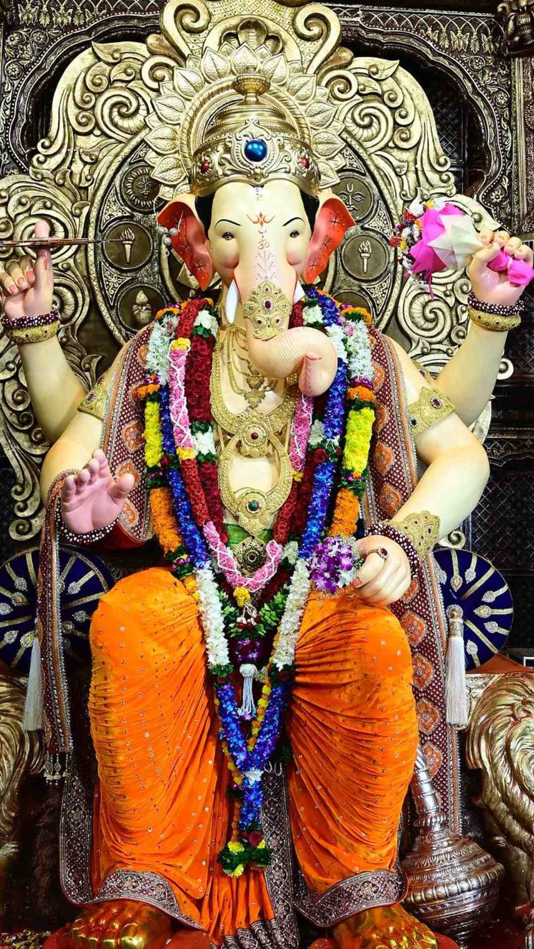 पहले दिन 255.80 ग्राम सोना और 5,024 ग्राम चांदी का चढ़ावा आया