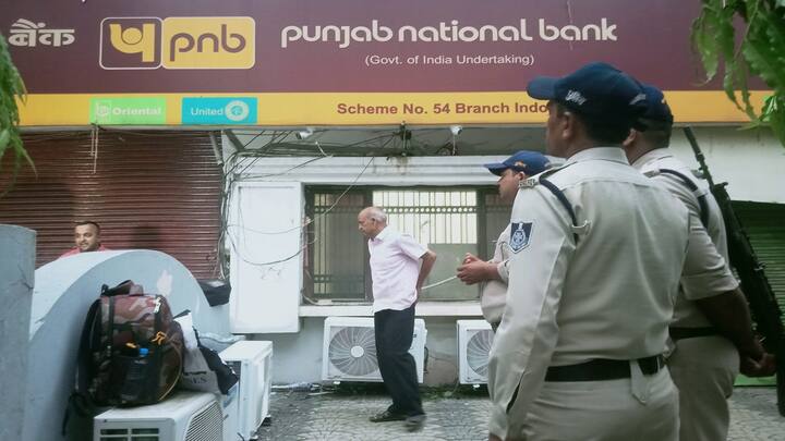 बैंक ने डिमांड ड्राफ्ट के नियमों में भी बदलाव किया है. अब डीडी के लिए आपको 0.40 फीसदी चार्ज देना होगा जो 50 रुपये से लेकर 15,000 रुपये के बीच होनी चाहिए.