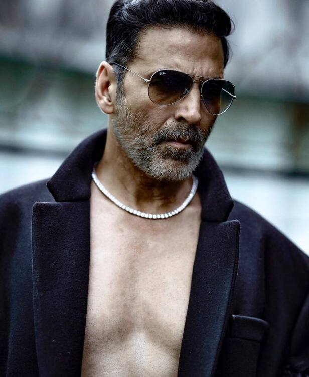 इसके अलावा उनके पास कई प्रॉपर्टीज हैं, जिनमें खार वेस्ट में 7.8 करोड़ रुपये का 1 हजार 878 स्क्वायर फुट का अपार्टमेंट और गोवा में 5 करोड़ रुपये का पुर्तगाली स्टाइल का विला शामिल है.