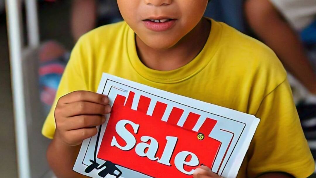 Kushinagar Man Forced To ‘Sell’ 3 Year-Old Son To Secure Wife, Newborn Child Unable To Pay Fees பிரசவத்திற்கு பணமில்லை.! 3வயது மகனை விற்க கட்டாயப்படுத்தப்பட்ட அவலம்: களத்தில் இறங்கிய காவல்துறை..!