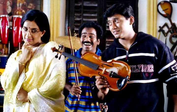 பிரசாந்த் சிம்ரன் இருவரும் காதலித்து வருகின்றனர். இவர்கள் பெற்றோர்கள் சம்மதத்துடன் திருமண செய்து கொள்ள நினைக்கின்றனர். இதற்காக பிரசாந்த் வீட்டிற்கு சிம்ரனும், சிம்ரன் வீட்டிற்கு பிரசாந்தும் சென்று நாடகம் நடத்துகின்றனர். கடைசியில் திருமணம் ஆனதா? என்பதே மீத கதை.