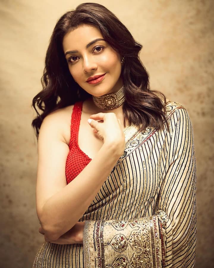 కాజల్ అగర్వాల్ ఈ మధ్య సోషల్ మీడియాలో అస్సలు యాక్టివ్గా ఉండట్లేదు. దాదాపు మూడు వారాల తర్వాత ఆమె తన లేటెస్ట్ ఫోటోలు ఇన్స్టాలో షేర్ చేసింది.(Images Source : Instagram/Kajal Agarwal)