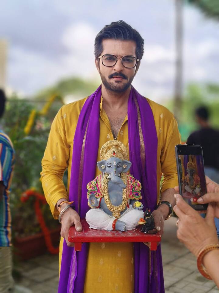 लीला तिच्या सुनांना चॅलेंज करते की या वर्षी जहागीरदारांच्या घरी एजे स्वतःच्या हातानी गणपतीची मूर्ती बनवणार आणि त्याची स्थापना होणार.
