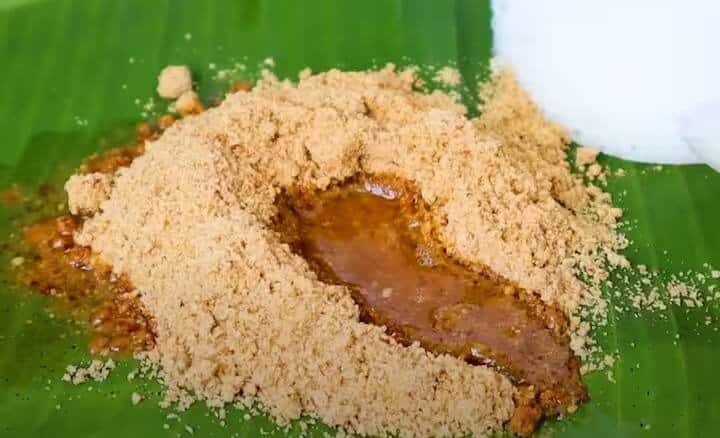 தேவையான பொருட்கள் : நிலக்கடலை - 250 கிராம் , கடலை பருப்பு - 4 மேசைக்கரண்டி, உளுத்தம் பருப்பு - 2 மேசைக்கரண்டி, தனியா - 5 மேசைக்கரண்டி, சீரகம் - 2 மேசைக்கரண்டி , சிவப்பு மிளகாய் - 20 , புளி , பெருங்காயத்தூள் - 1/2 தேக்கரண்டி , கல் உப்பு.